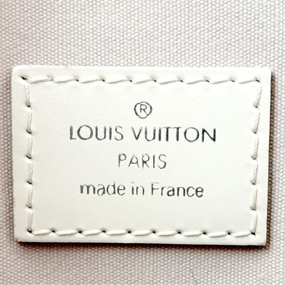 LOUIS VUITTON Vintage Ivory White Epi Leather Lockit Vertical Bag - Picture 16 of 16